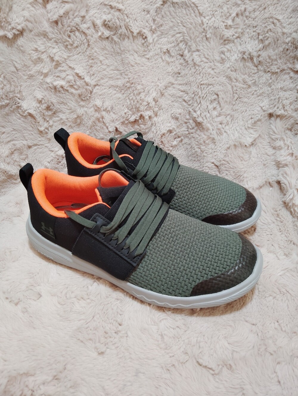 NWOB!! Under Armour, BPS Charged 24/7 2.0*2 Sneakers. Size 5.5Y
